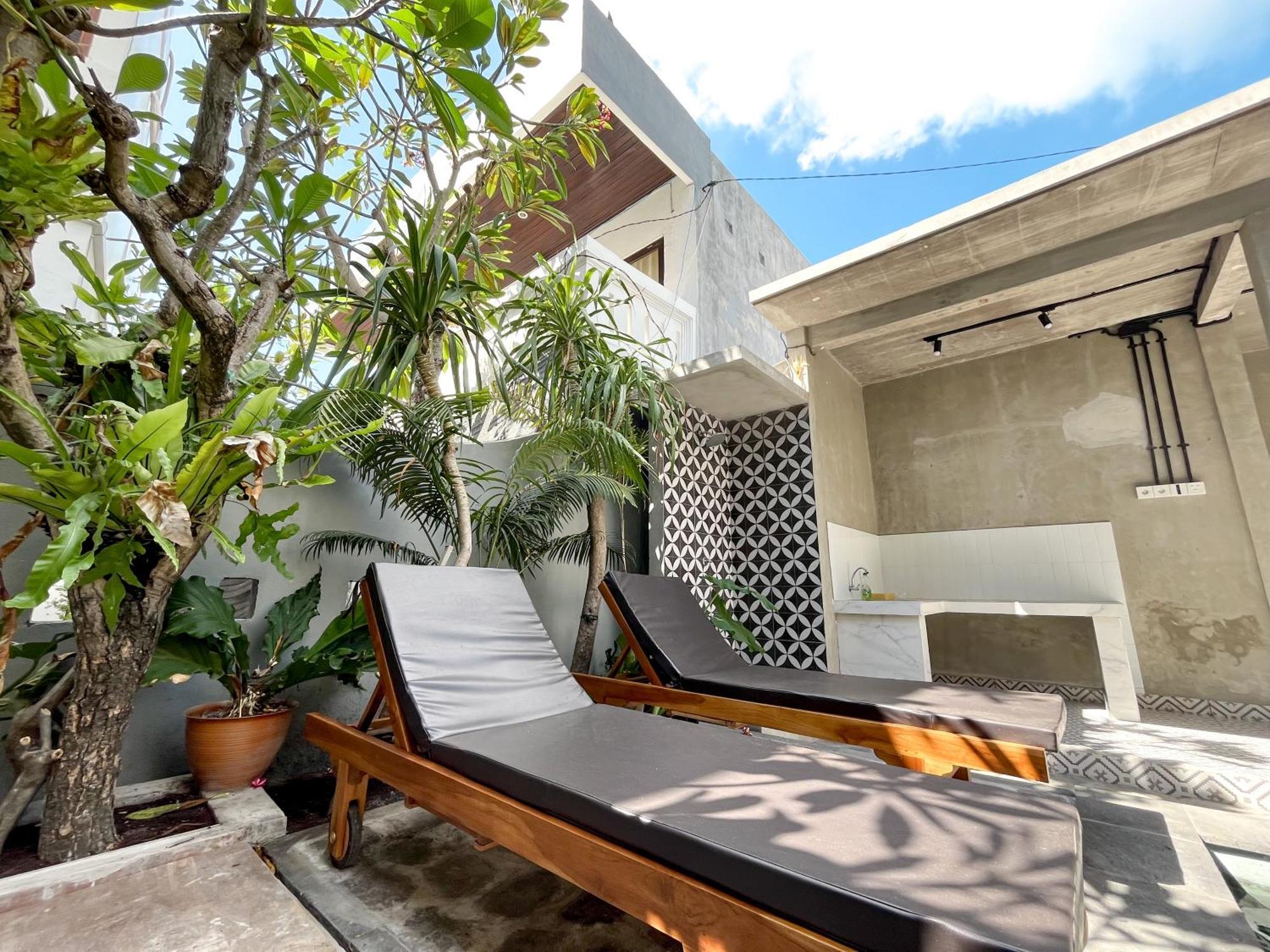 Adi Surya Guest House Seminyak  Ngoại thất bức ảnh