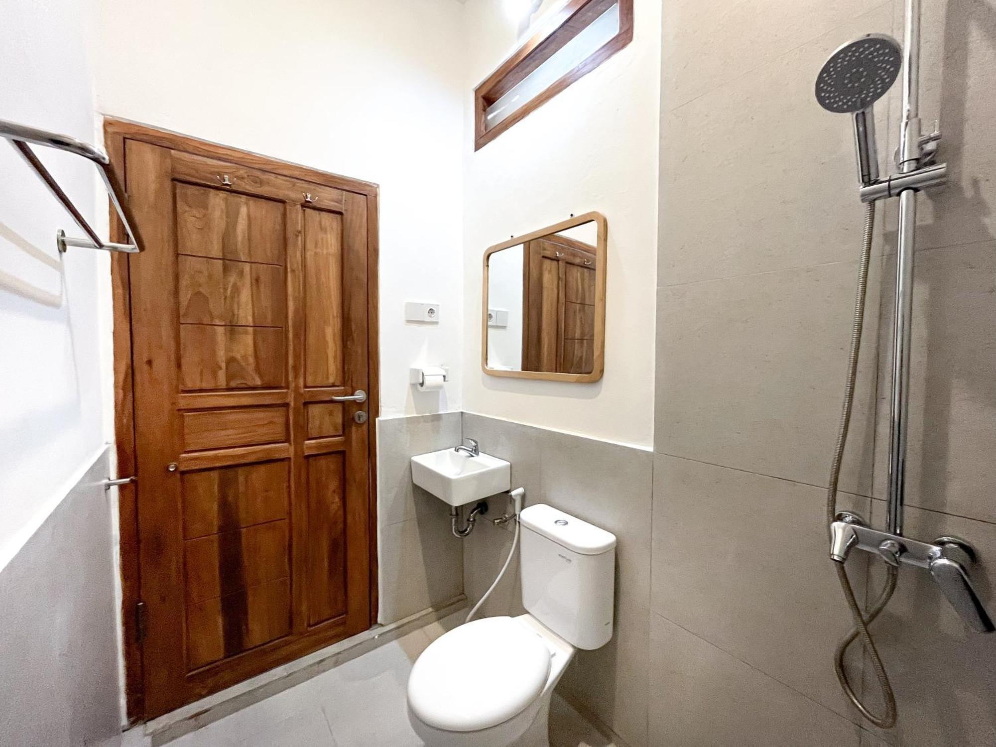 Adi Surya Guest House Seminyak  Ngoại thất bức ảnh