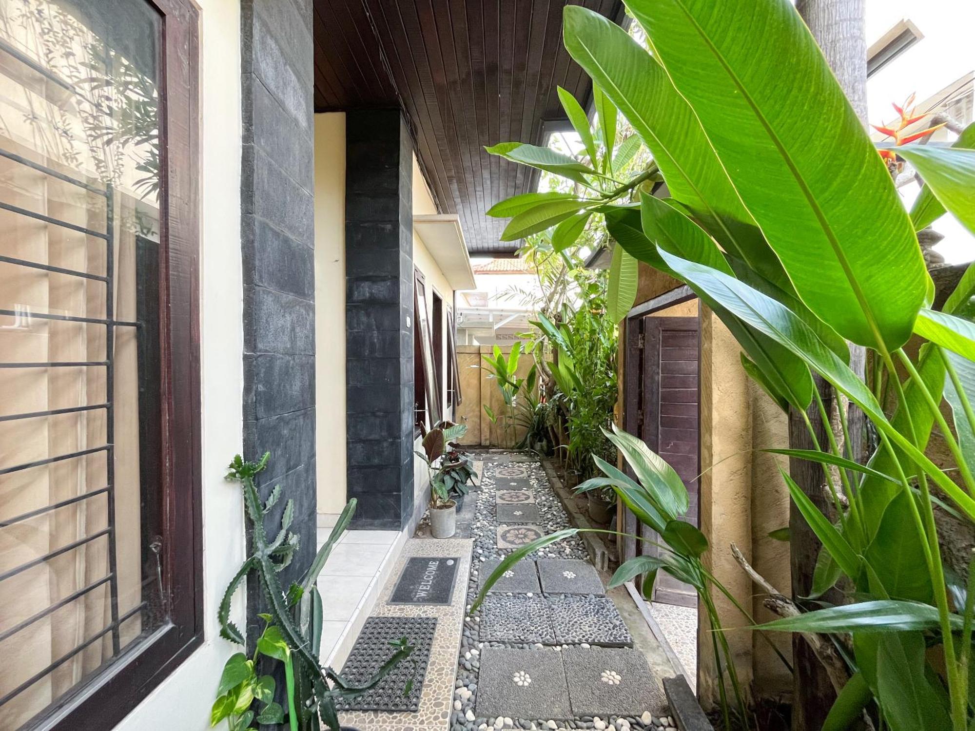 Adi Surya Guest House Seminyak  Phòng bức ảnh