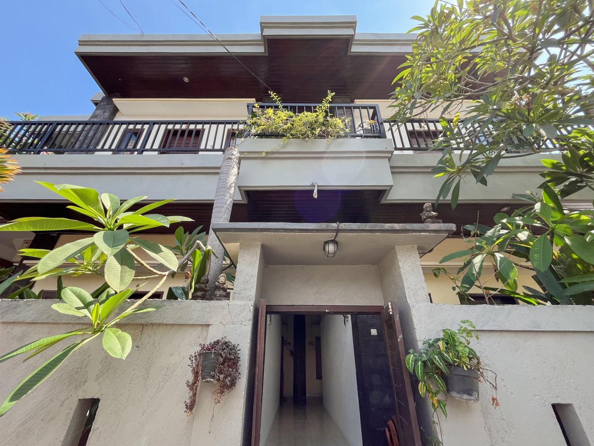 Adi Surya Guest House Seminyak  Ngoại thất bức ảnh