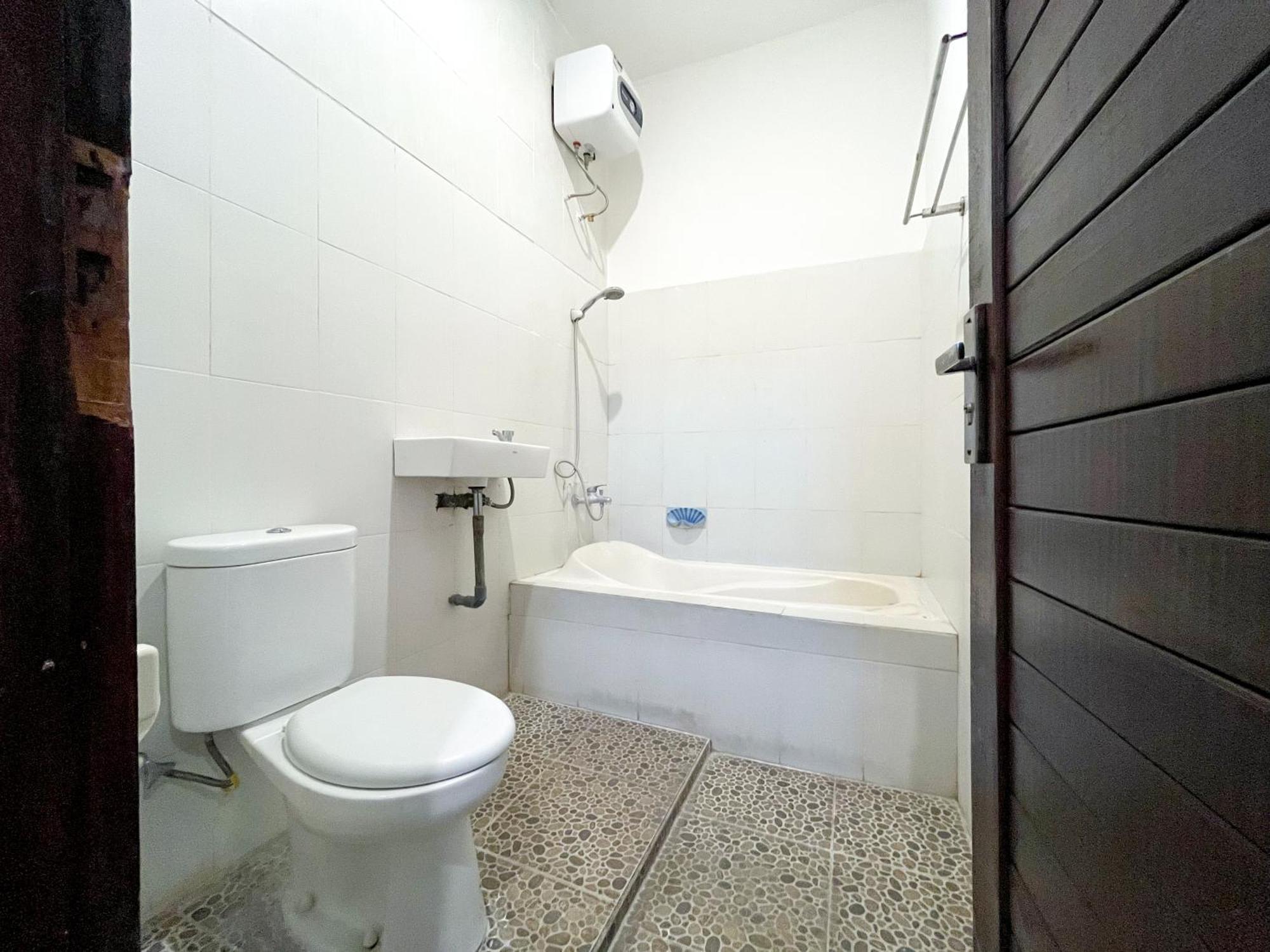 Adi Surya Guest House Seminyak  Ngoại thất bức ảnh