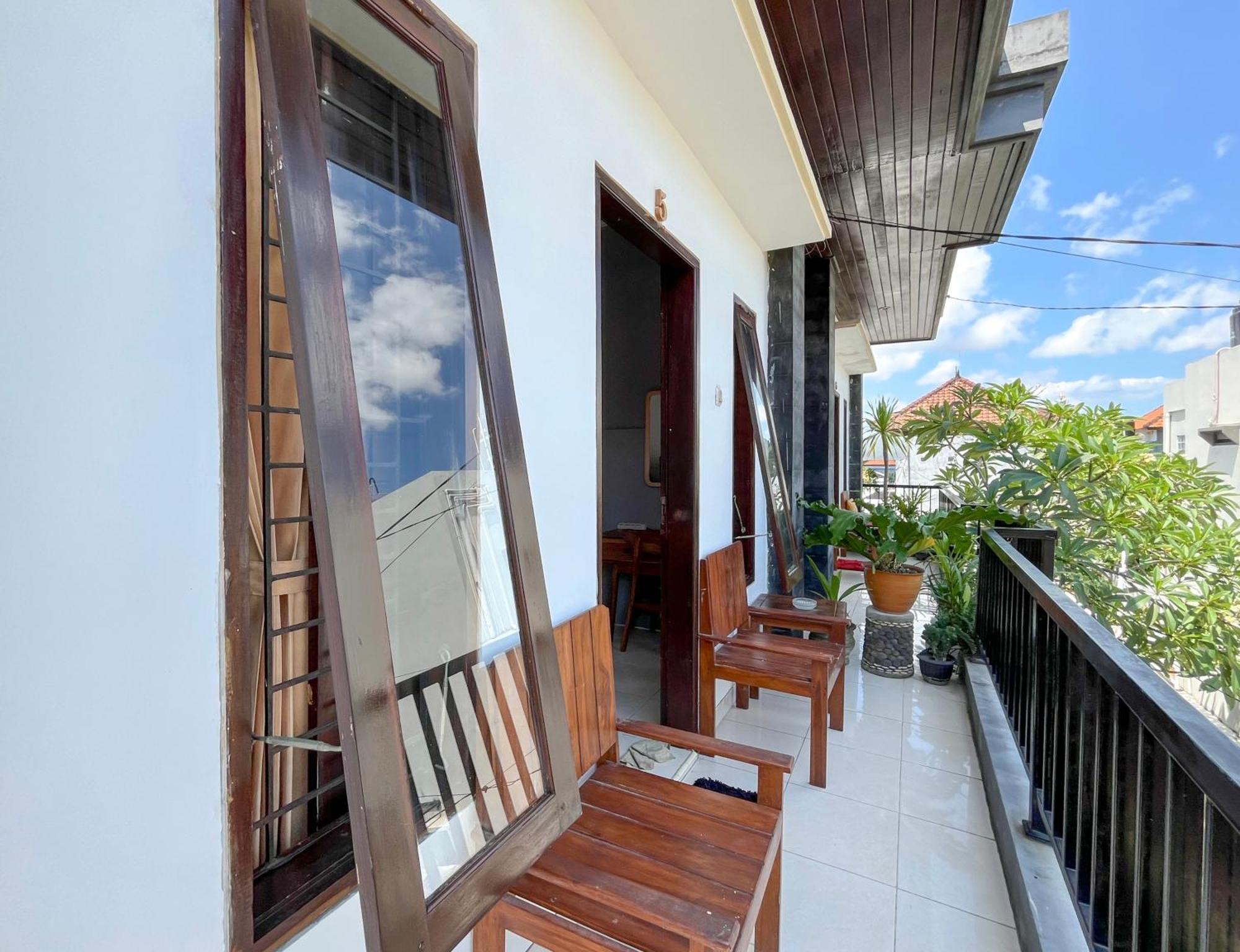 Adi Surya Guest House Seminyak  Ngoại thất bức ảnh